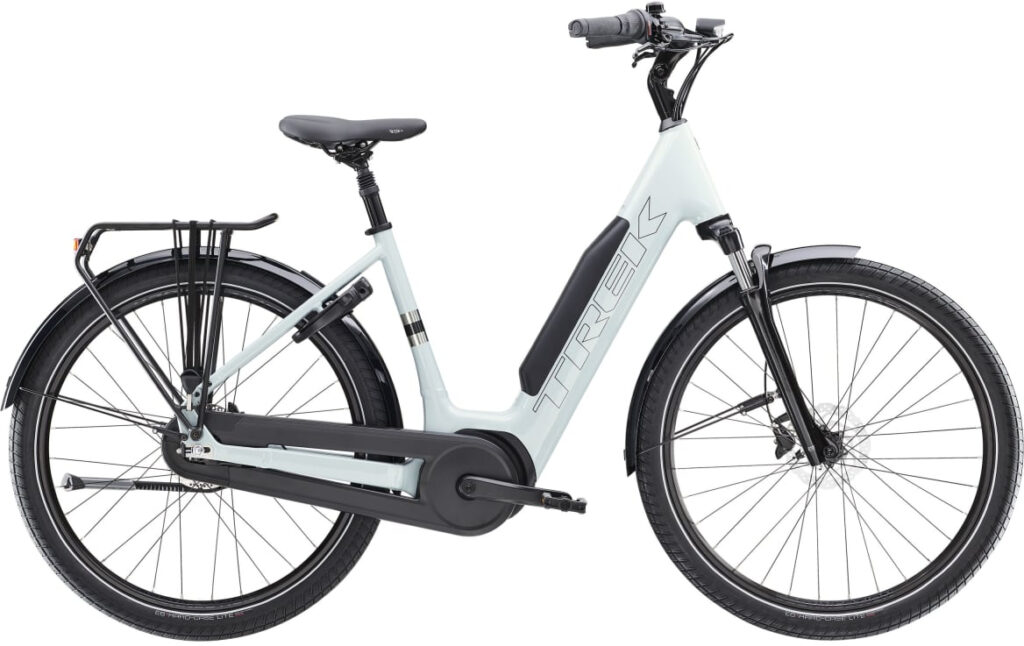 Trek District+ 3 Lowstep – 800Wh 2026 electric bike image 01