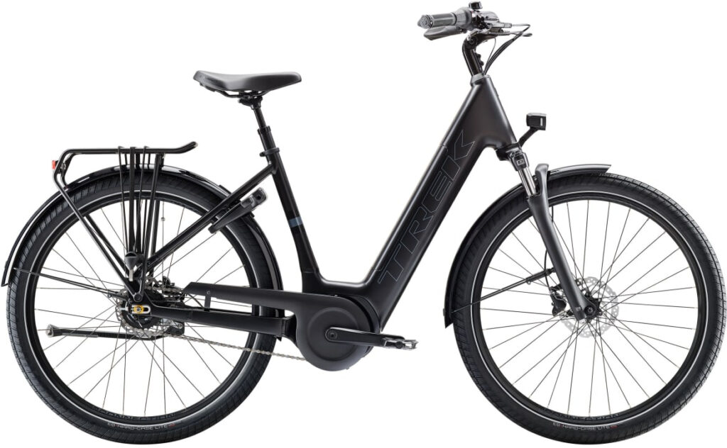 Trek District+ 4 Guard Lowstep – 800Wh 2026 electric bike image 01